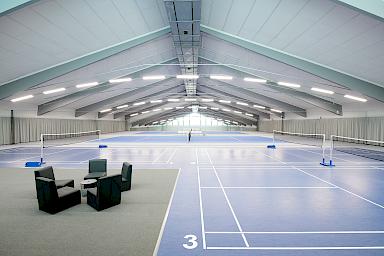 Tennishalle Sitzplätze und Spielfelder im Vital Spa Göttingen