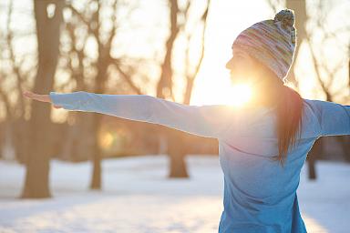 Yoga im Winter bei Wintersonne