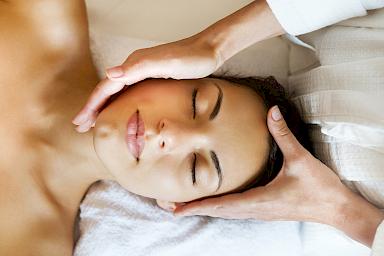 Kopfmassage: Kosmetik und Wellness im Hotel FREIZEIT IN
